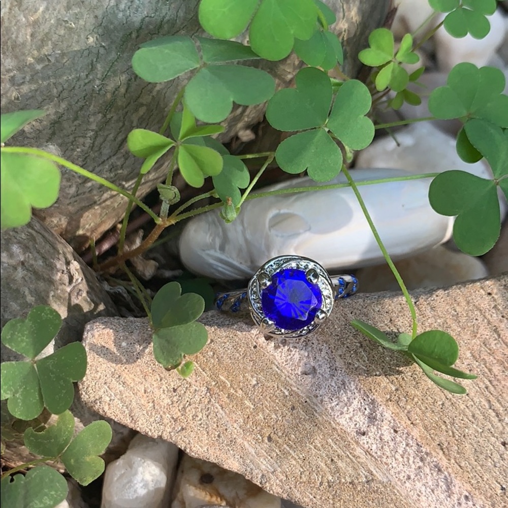 Silver-tone Blue Stone Costume Ring 👠 - Picture 2 of 10